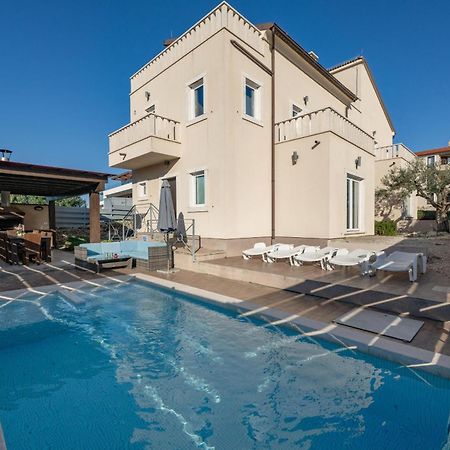 Villa Castagna Near The Sea With Private Pool And Sauna Premantura Kültér fotó