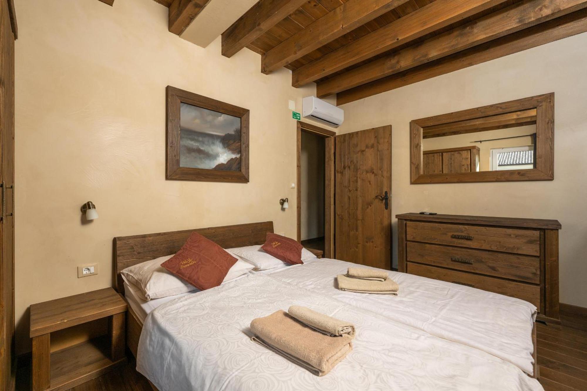 Villa Castagna Near The Sea With Private Pool And Sauna Premantura Kültér fotó