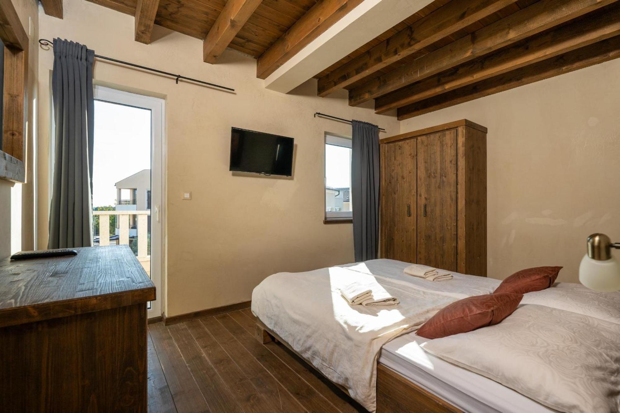 Villa Castagna Near The Sea With Private Pool And Sauna Premantura Kültér fotó