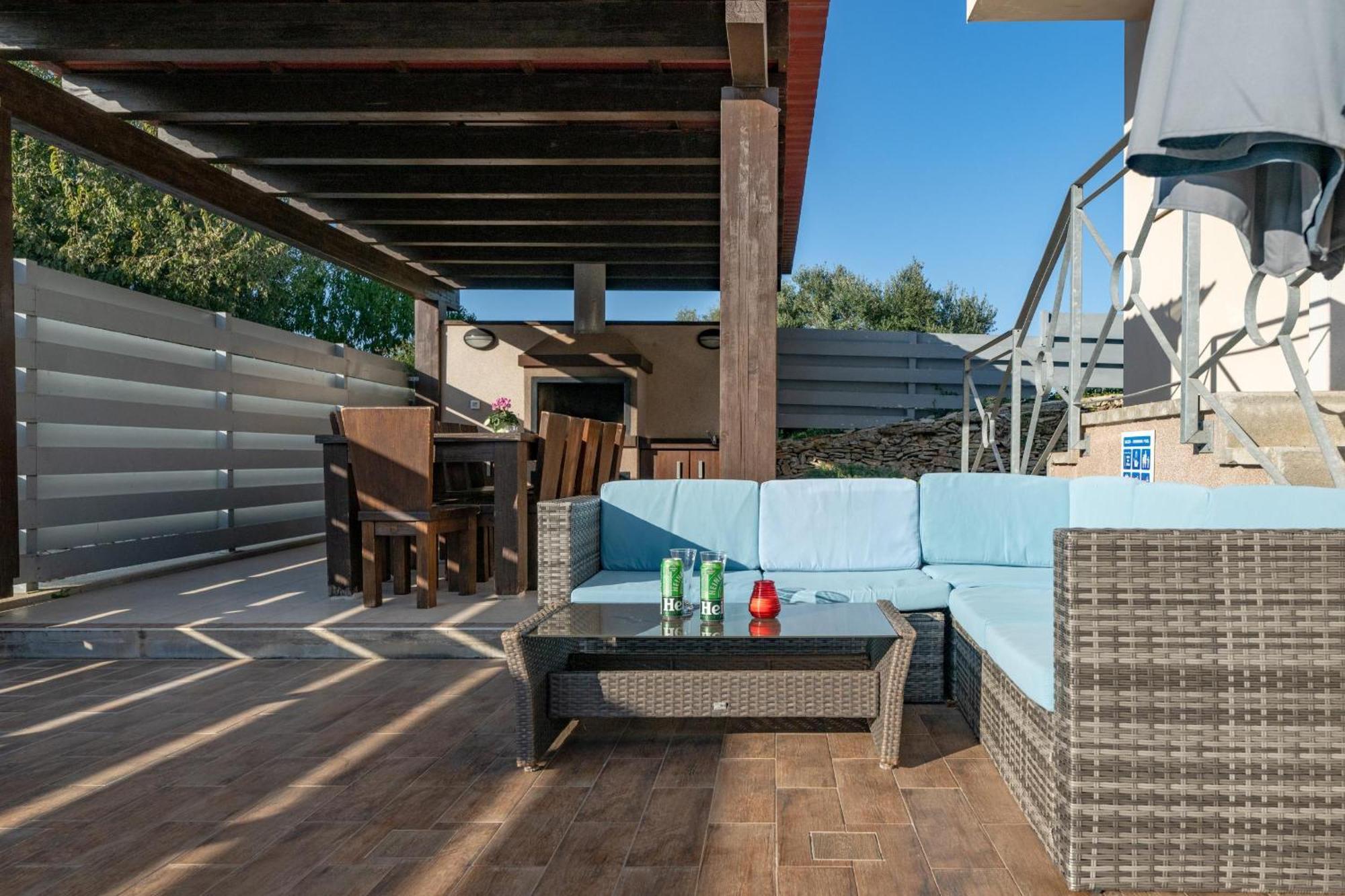 Villa Castagna Near The Sea With Private Pool And Sauna Premantura Kültér fotó