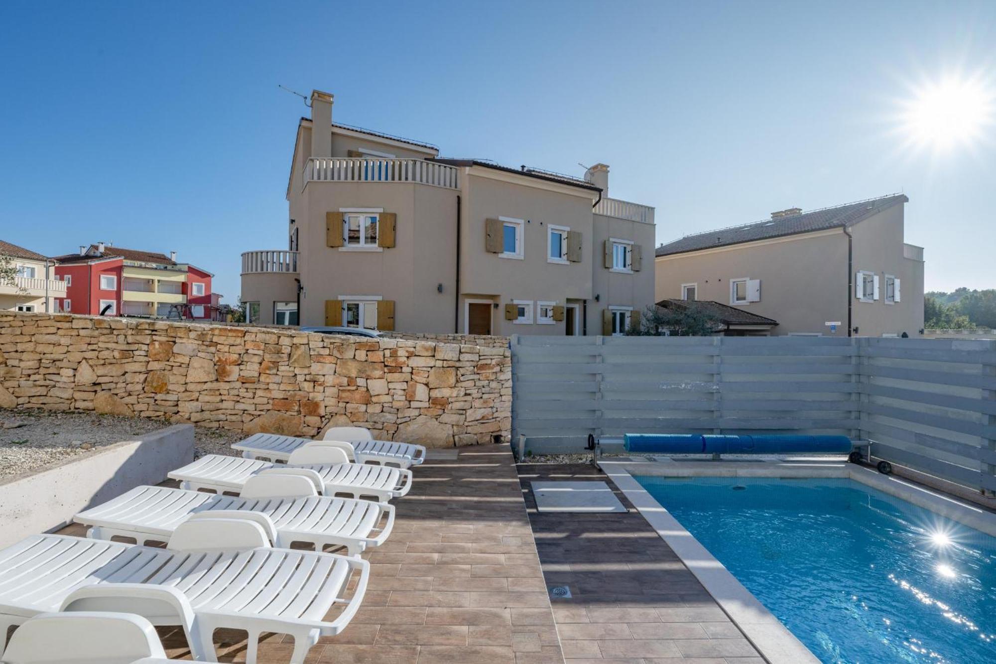 Villa Castagna Near The Sea With Private Pool And Sauna Premantura Kültér fotó
