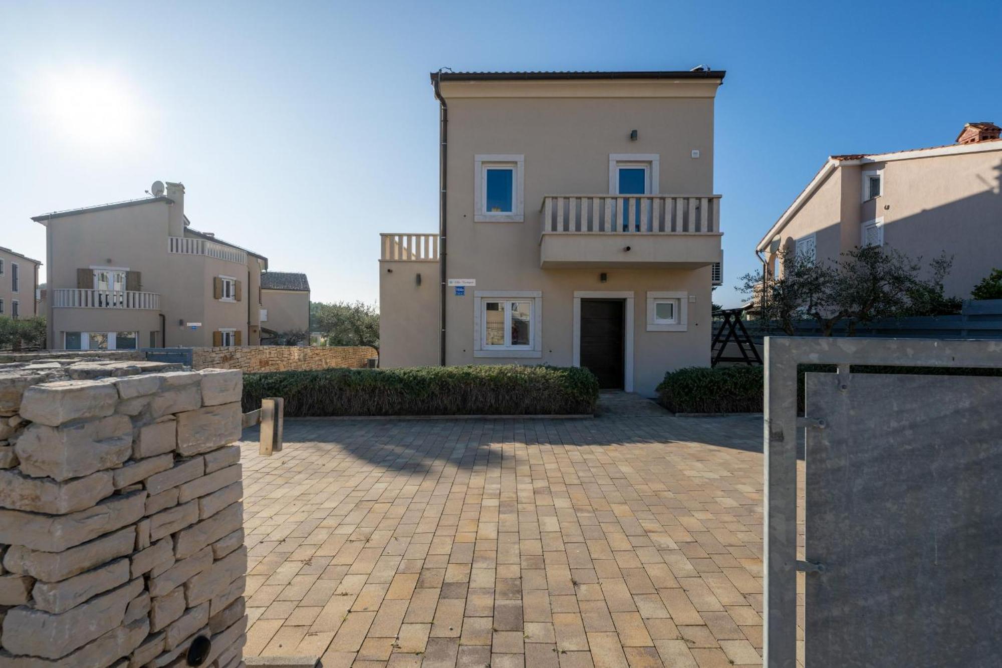 Villa Castagna Near The Sea With Private Pool And Sauna Premantura Kültér fotó