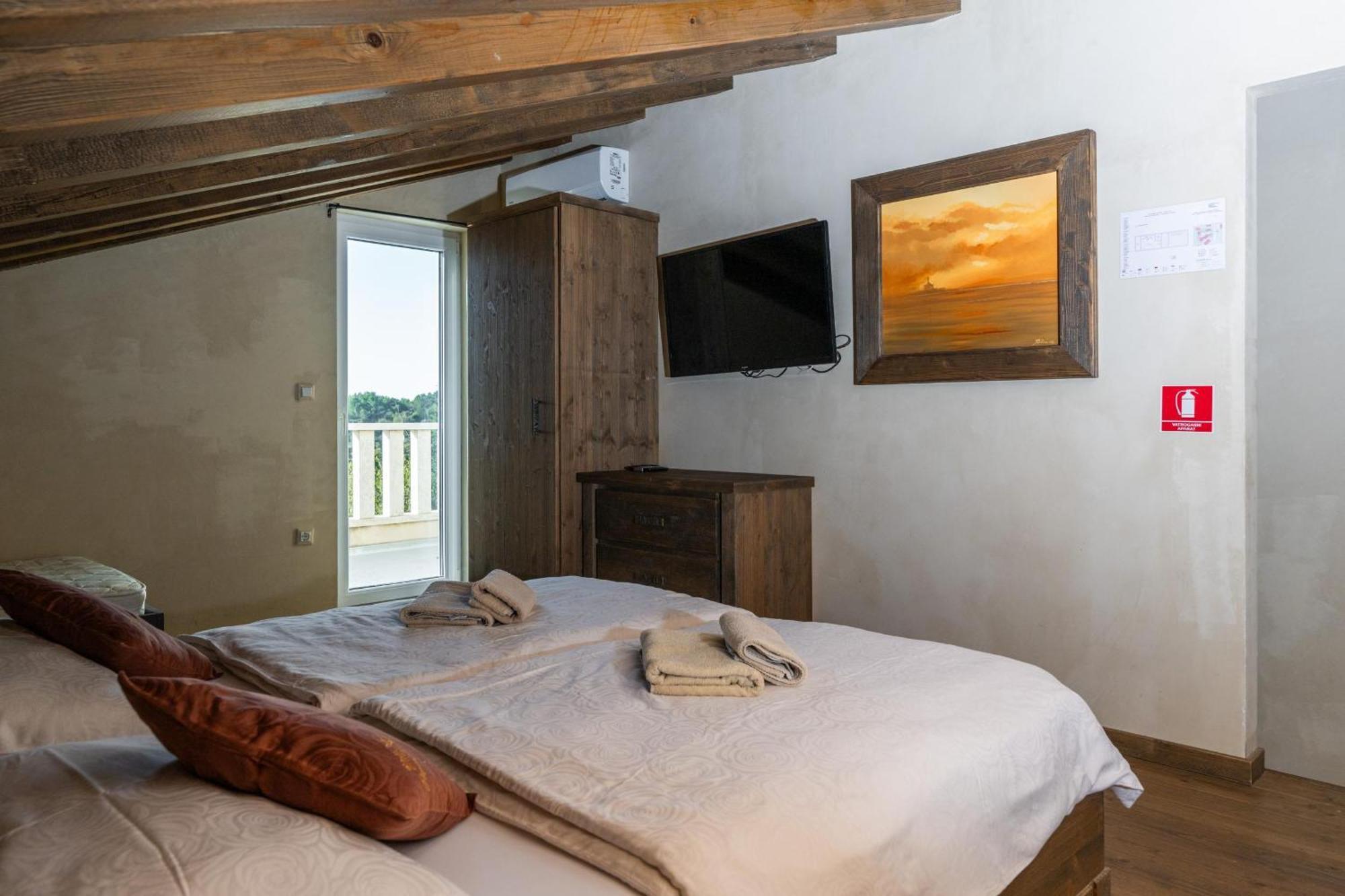 Villa Castagna Near The Sea With Private Pool And Sauna Premantura Kültér fotó