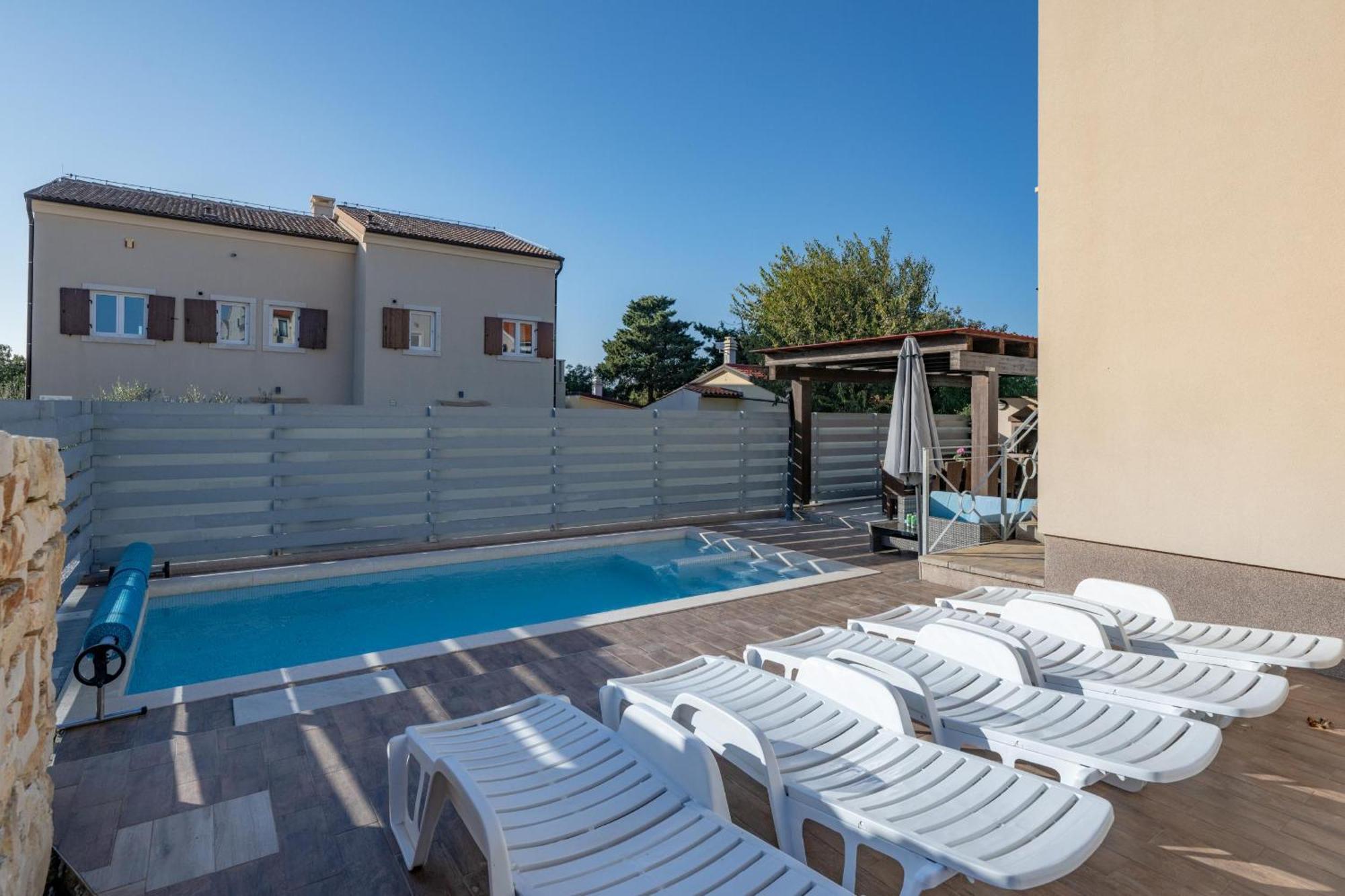 Villa Castagna Near The Sea With Private Pool And Sauna Premantura Kültér fotó