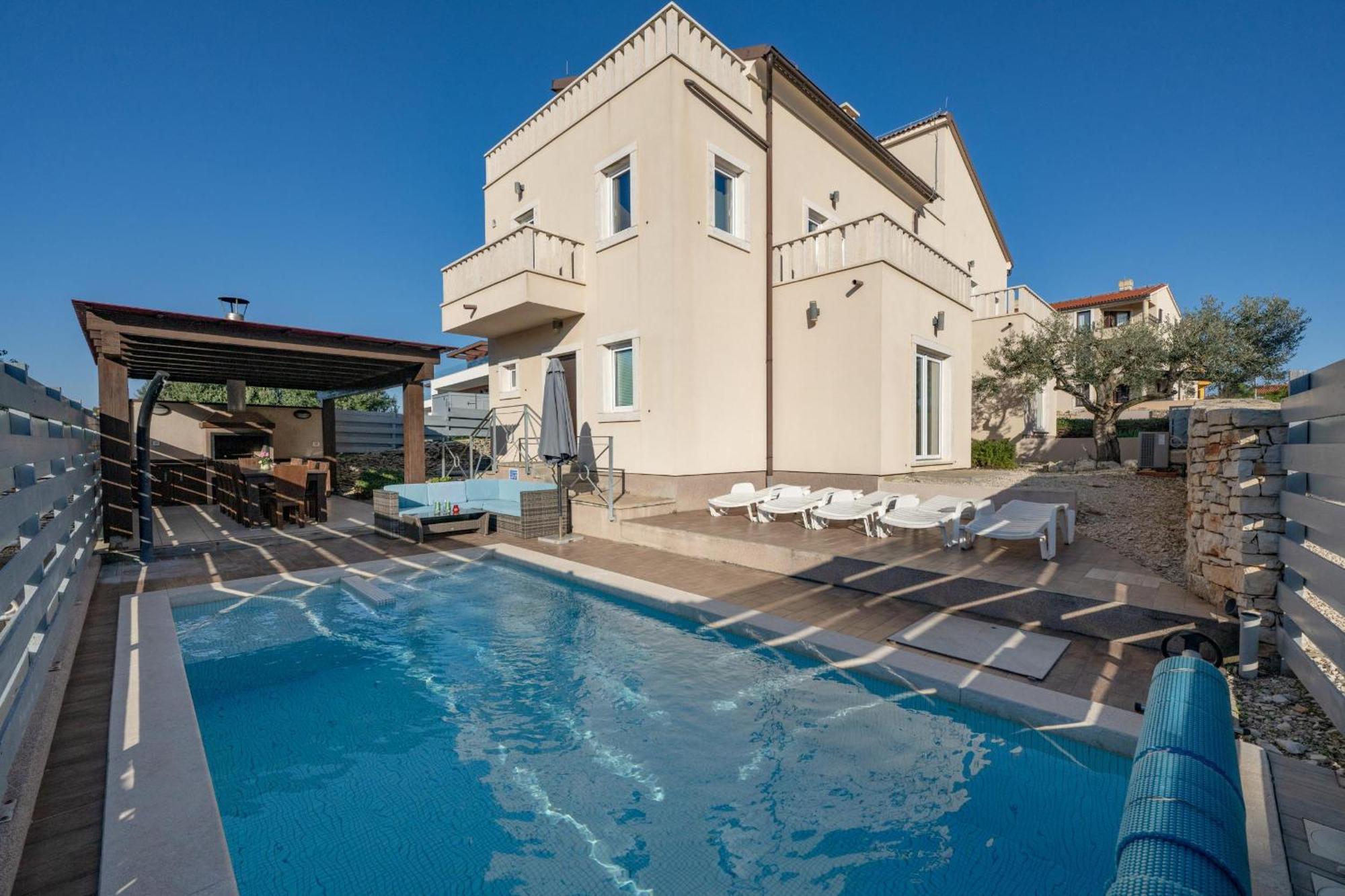 Villa Castagna Near The Sea With Private Pool And Sauna Premantura Kültér fotó