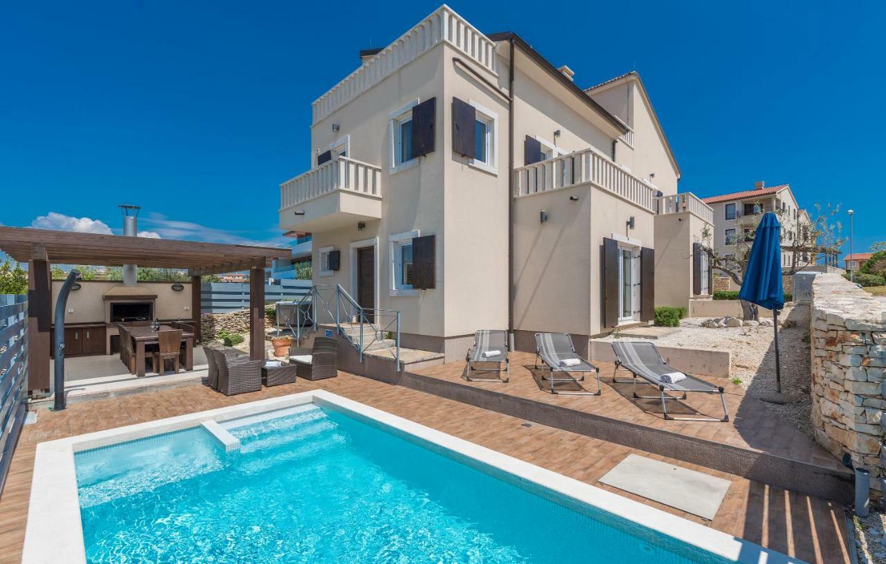 Villa Castagna Near The Sea With Private Pool And Sauna Premantura Kültér fotó