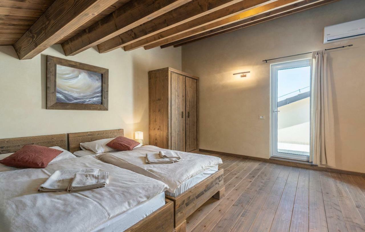 Villa Castagna Near The Sea With Private Pool And Sauna Premantura Kültér fotó